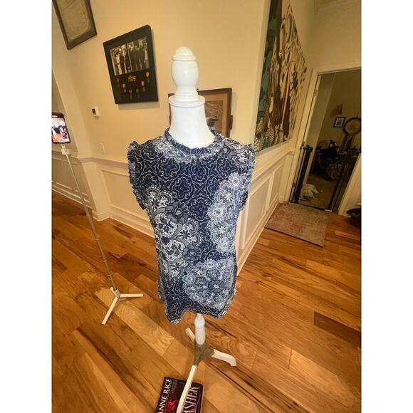 KARL LAGERFELD SLEEVELESS BLUE AND WHITE BLOUSE WOMENS SIZE MEDIUM - Picture 3 of 9